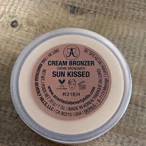 Anastasia Beverly Hills Cream Bronzer - Sun Kissed.